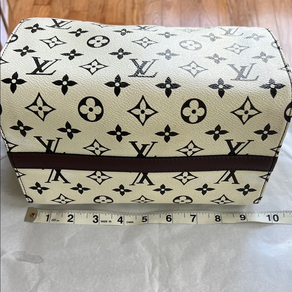 Louis Vuitton Limited Edition Cream and Brown Monogram Crossbody Bag - Picture 7 of 13